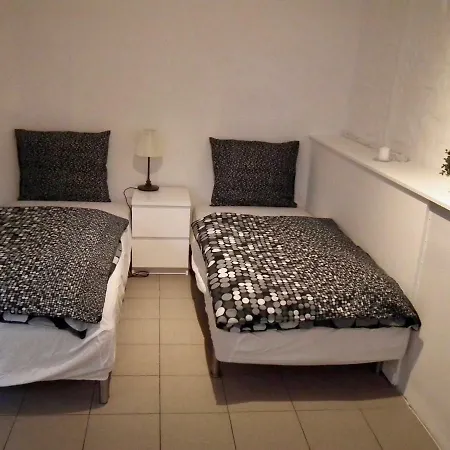 Central Lejlighed Med Plads Til 8 Personer 90m2 公寓 *